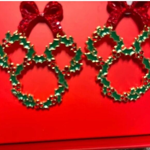 BaubleBar Holly Wreath Disney Stud RhinestioneSparkly Earrings New in Box - Picture 2 of 3